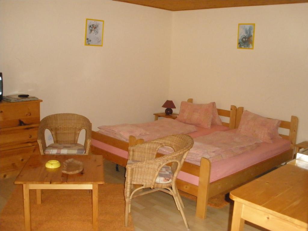 Emilia Apartmanhaz Hévíz Zimmer foto